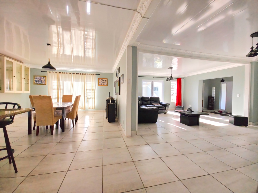 5 Bedroom Property for Sale in Hawston Western Cape
